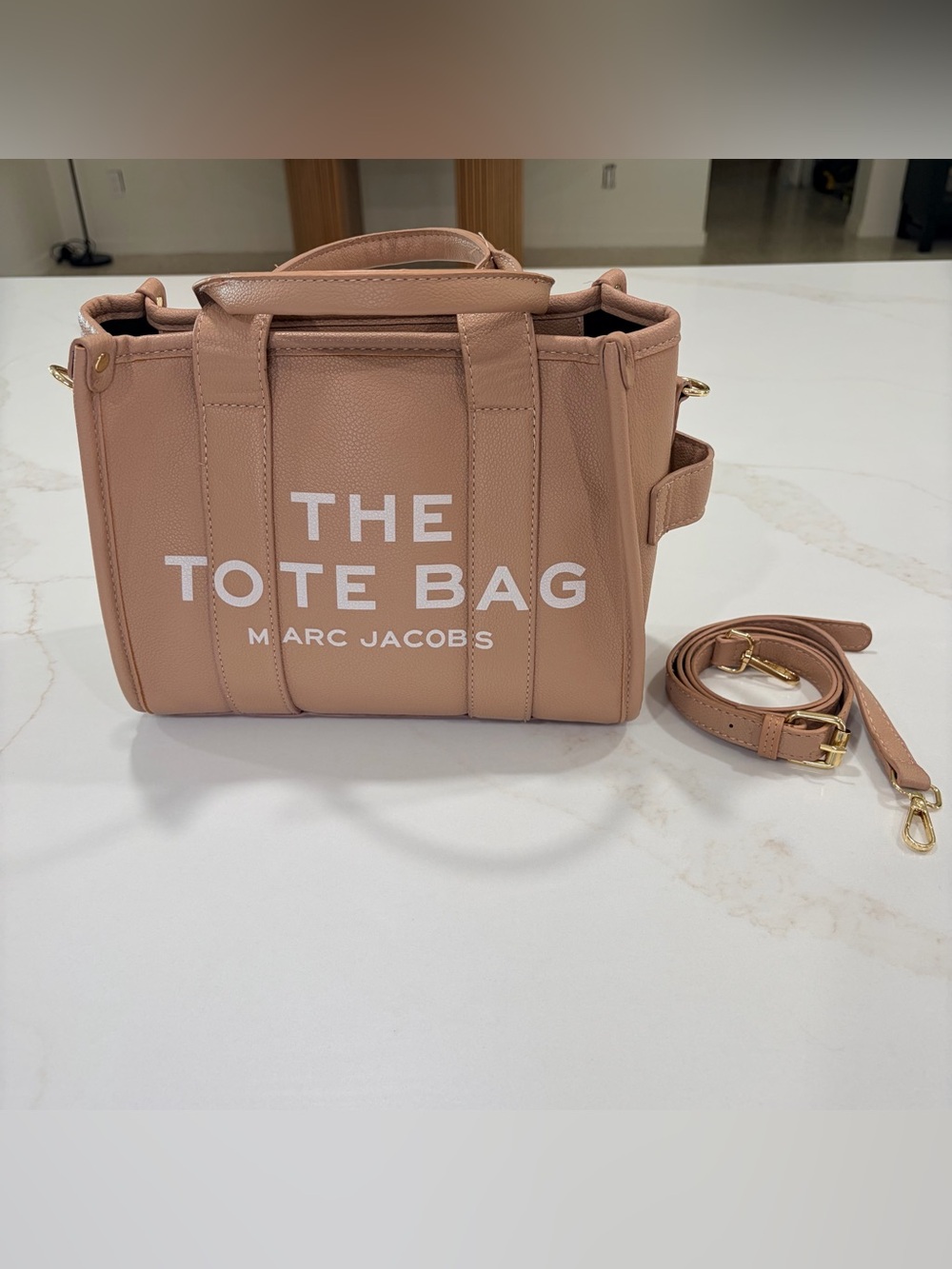 Marc Jacobs beautiful leather Tote Bag in Tan with adjustable/removable Strap